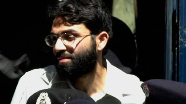 সাংবাদিক ড্যানিয়েল পার্লের হত্যাকারী জঙ্গি ওমর খালাস! পাকিস্তানের সুপ্রিম কোর্টের নয়া নির্দেশ সাংবাদিক ড্যানিয়েল পার্লের হত্যাকারী জঙ্গি ওমর খালাস! পাকিস্তানের সুপ্রিম কোর্টের নয়া নির্দেশ