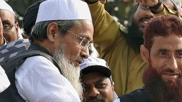 বিক্ষোভকারীদের দিকে তেড়ে আসতে হয় সিদ্দিকুল্লাকে