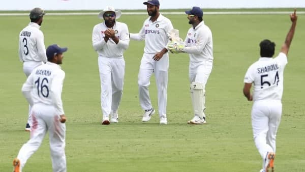 ক্রিজে রোহিত ও শুভমান