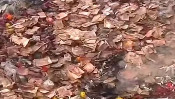 মুখার্জি ঘাটে বস্তাবন্দি পোড়া টাকা