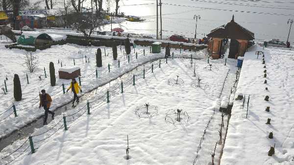 শৈশবের স্মৃতিতে ফিরছেন বয়োজ্যেষ্ঠরা