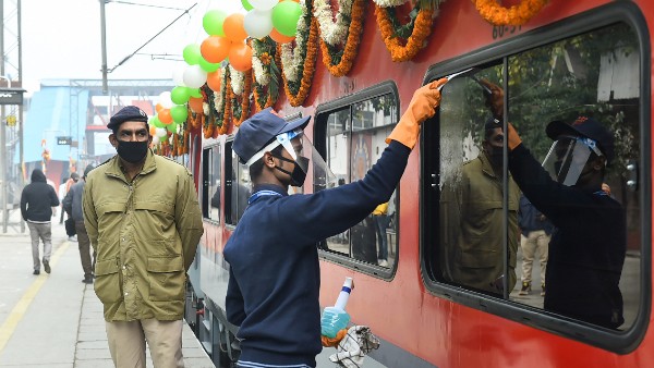 নতুন যুগের রেলযাত্রার সাক্ষী থাকছে চলেছে গোটা দেশ