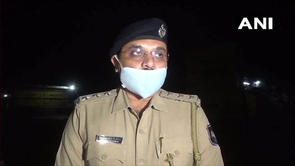 নিয়ন্ত্রণ হারিয়ে দুর্ঘটনা