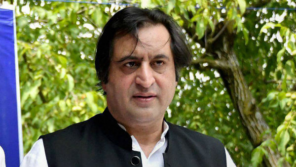 ভূস্বর্গে বিজেপি বিরোধী গুপকার জোটে বড় ধাক্কা! বেরিয়ে গেলেন সাজাদ লোন ভূস্বর্গে বিজেপি বিরোধী গুপকার জোটে বড় ধাক্কা! বেরিয়ে গেলেন সাজাদ লোন