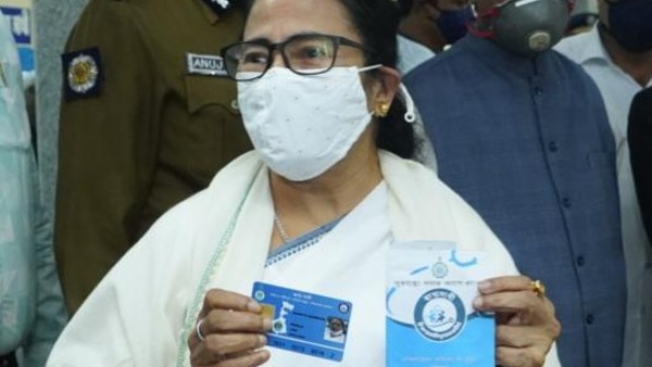 স্বাস্থ্যসাথী কার্ড হাতে পৌঁছবে সময়েই