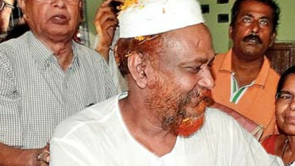 আব্বাস সিদ্দিকিকে বাইরে মুসলমান আর ভিতরে গেরুয়া বলে আক্রমণ