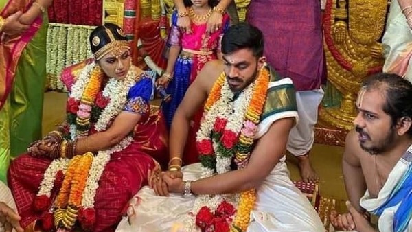 সাত পাকে বাঁধা! বিয়ের পিঁড়িতে বিশ্বকাপ খেলা ভারতের তরুণ অলরাউন্ডার সাত পাকে বাঁধা! বিয়ের পিঁড়িতে বিশ্বকাপ খেলা ভারতের তরুণ অলরাউন্ডার
