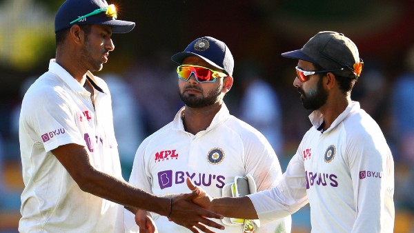 অভিষেকে ৩ উইকেট শিকার