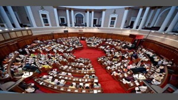 হুইপ ভাঙলেন ৪ বিধায়ক