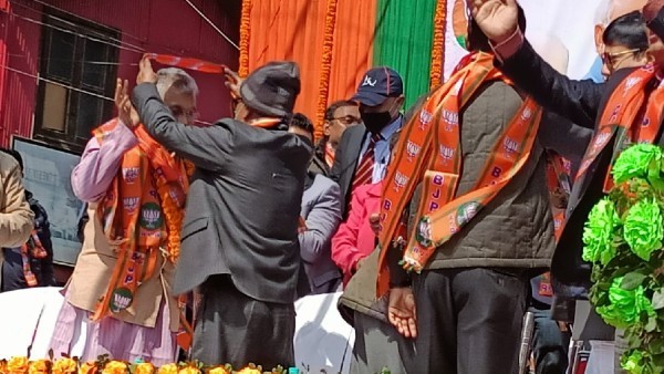 পাহাড়ে বিক্ষোভের মুখে দিলীপ ঘোষ