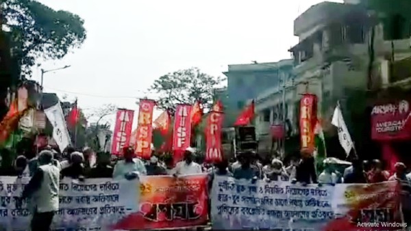 উত্তপ্ত হয়ে ওঠে এন্টালি চত্বর।