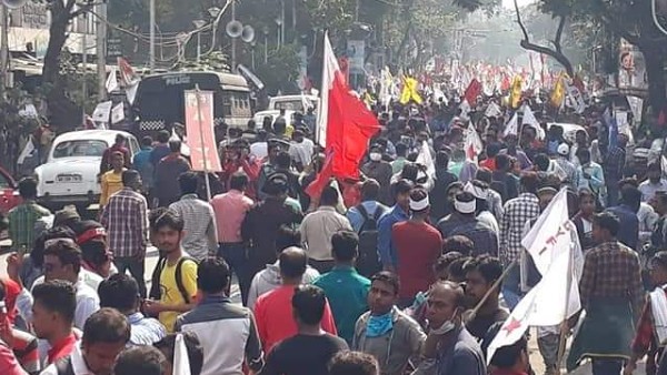 বামেদের নবান্ন অভিযানে ধুন্ধুমার ডোরিনা ক্রসিংয়ে, জলকামান, লাঠিচার্জ, পুলিশকে পাল্টা ইট বাম ছাত্র-যুবদের বামেদের নবান্ন অভিযানে ধুন্ধুমার ডোরিনা ক্রসিংয়ে, জলকামান, লাঠিচার্জ, পুলিশকে পাল্টা ইট বাম ছাত্র-যুবদের