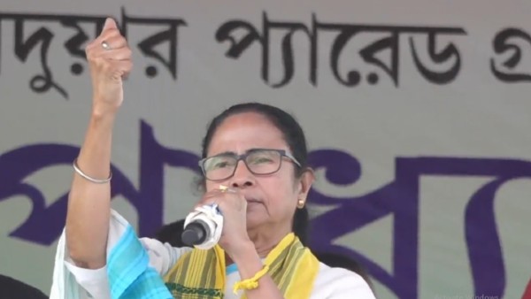 ফের ভাষণ থামালেন মমতা