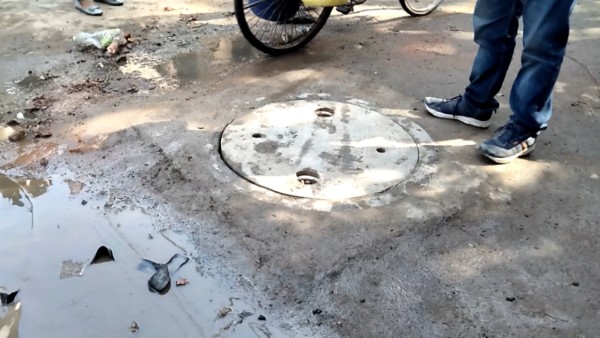 ম্যানহোল কাণ্ডে নিহত ও আহতদের পরিবারকে ক্ষতিপূরণ ঘোষণা রাজ্যের ম্যানহোল কাণ্ডে নিহত ও আহতদের পরিবারকে ক্ষতিপূরণ ঘোষণা রাজ্যের