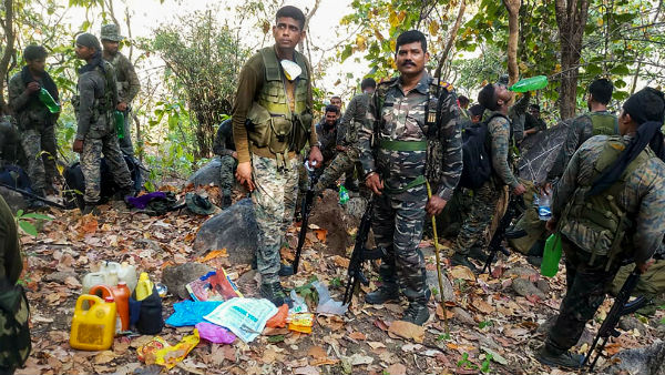 ২৮৮ জন মাওবাদী আত্মসমর্পন