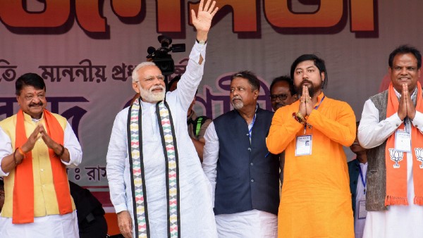 অধিকারী গড়ে ৩ অধিকারী আমন্ত্রিত মোদীর সভায়!