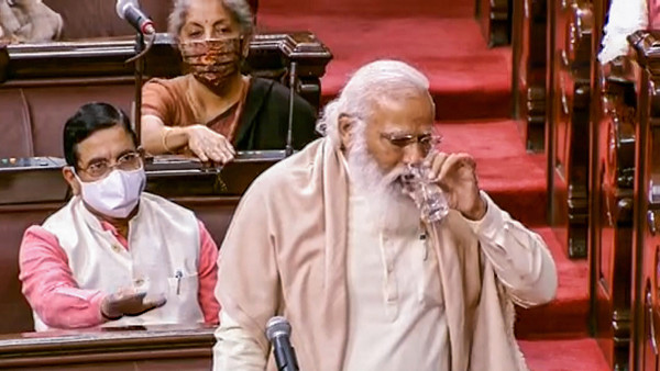 কথা বলতে বলতে এক সময় কেঁদে ফেলেন নরেন্দ্র মোদী