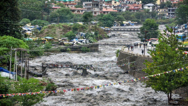 তুষার ধসের পরেই বেড়েছে জলস্তর