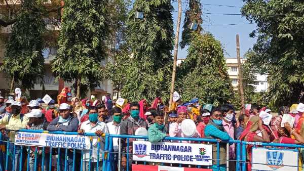 বঞ্চিত গ্রামীণ সম্পদ কর্মীরা, প্রতিবাদে ঘেরাও কর্মসূচি পালন বঞ্চিত গ্রামীণ সম্পদ কর্মীরা, প্রতিবাদে ঘেরাও কর্মসূচি পালন