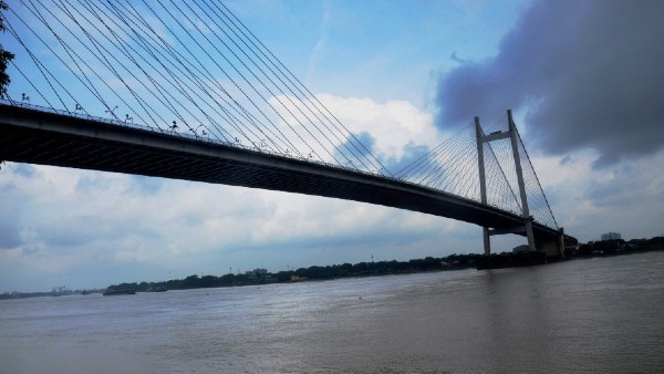 হুগলি সেতু থেকে গঙ্গায় ঝাঁপের ভিডিও সামনে আসতেই সর্তক প্রশাসন হুগলি সেতু থেকে গঙ্গায় ঝাঁপের ভিডিও সামনে আসতেই সর্তক প্রশাসন