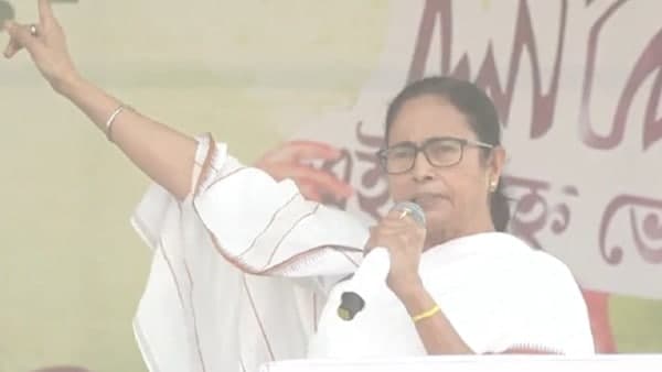 ব্রিগেড থেকে মমতাকে আক্রমণ