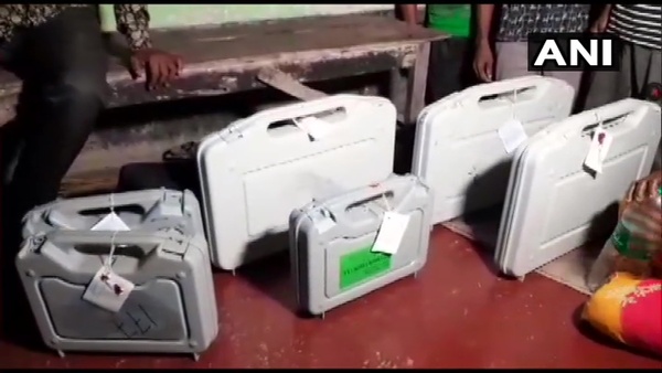 একাধিক কেন্দ্রে নির্বাচন