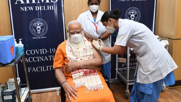 কোভ্যাক্সিনের দ্বিতীয় ডোজ প্রয়োগ করা হয় মোদীর শরীরে