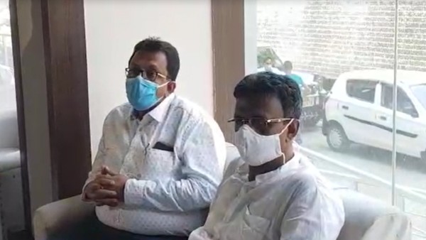 করোনা পরিস্থিতি নিয়ে ফিরহাদ হাকিমের নেতৃত্বে জরুরি বৈঠক করোনা পরিস্থিতি নিয়ে ফিরহাদ হাকিমের নেতৃত্বে জরুরি বৈঠক