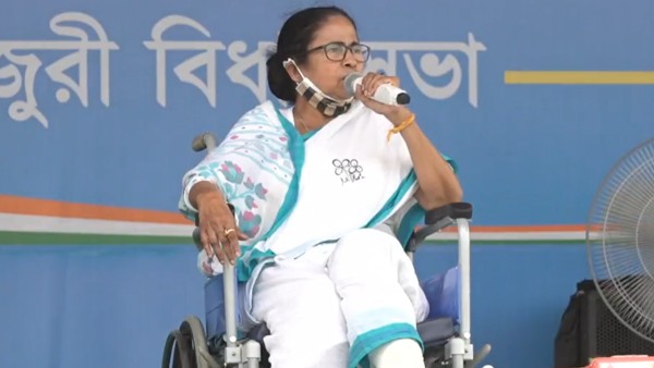 হুইল চেয়ারে প্রচার মমতার