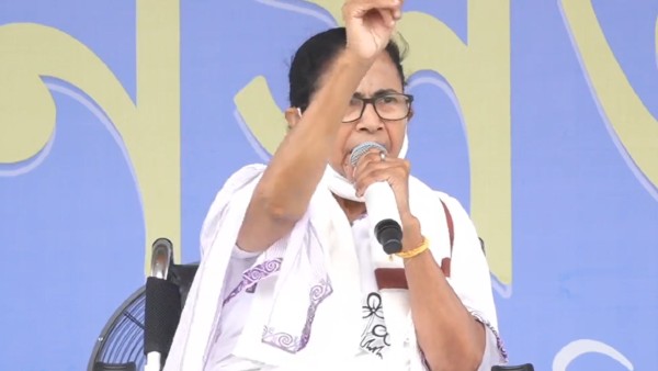 মমতার বিরুদ্ধে উসকানি দেওয়ার অভিযোগ