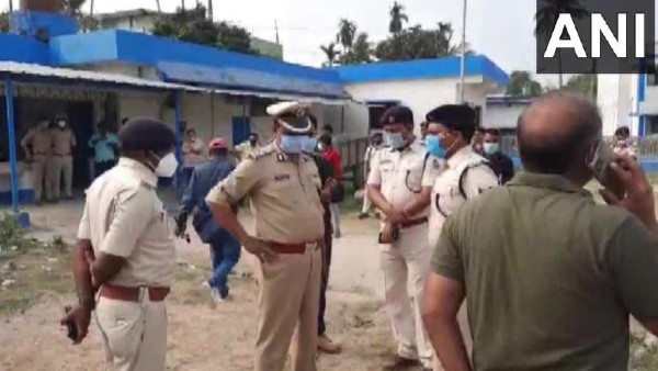 পুলিশ আধিকারিককে পিটিয়ে হত্যা