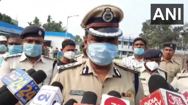 মৃতদেহ ময়নাতদন্তের জন্য ইসলামপুর হাসপাতালে