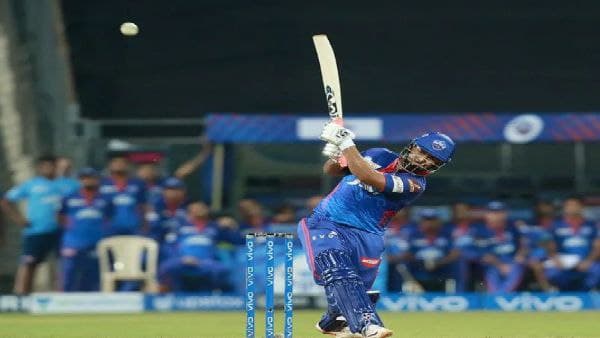 ঘাস কাটছেন ঋষভ