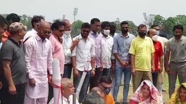 বারপুজোর দিনেও ভিন্ন মেজাজ ধরা পড়ল ময়দানের দুই প্রধানে বারপুজোর দিনেও ভিন্ন মেজাজ ধরা পড়ল ময়দানের দুই প্রধানে