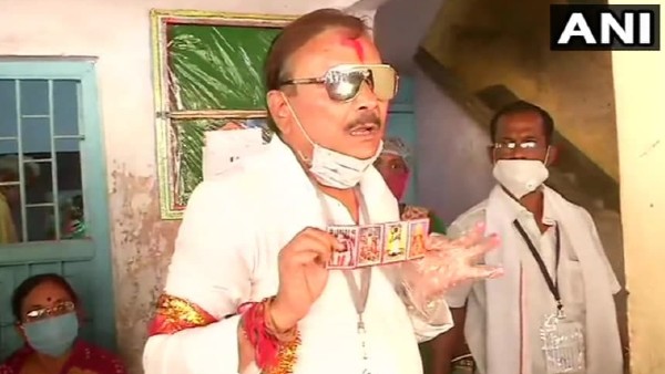 মদন মিত্রের পকেটে ভোট