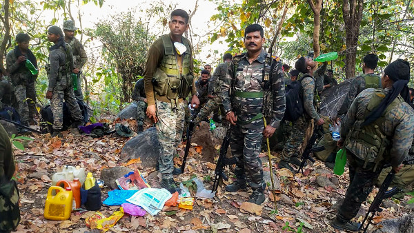 মাওবাদীদের ধরতে অভিযান ২০০০ জওয়ানের