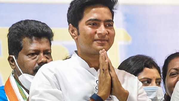 পাথর প্রতিমায় অভিষেক বন্দ্যোপাধ্যায়