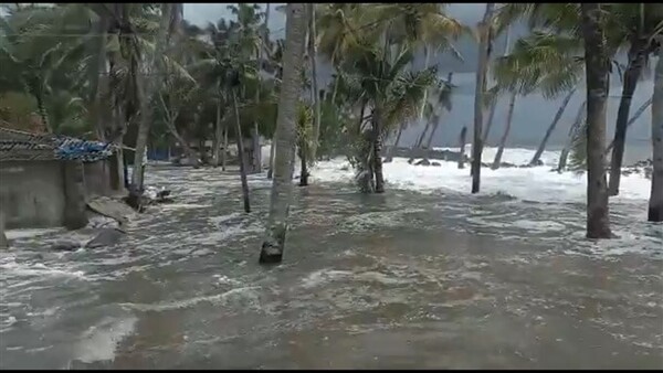 বহু এলাকা প্লাবিত