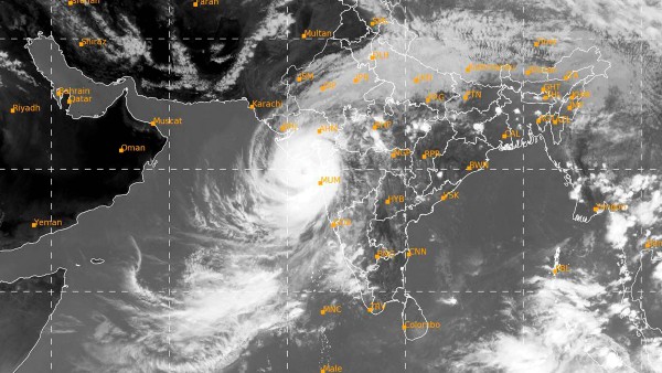 শক্তি বাড়িয়েই চলেছে ঘূর্ণিঝড় তাউকটে