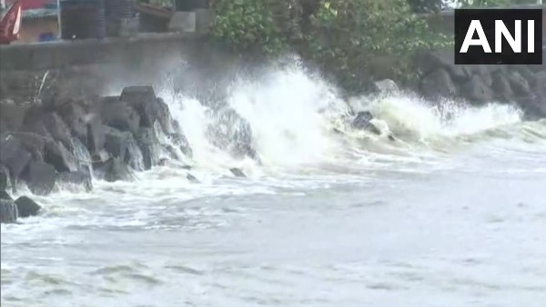 ঘূর্ণিঝড় তাউকটে আছড়ে পড়ল গোয়ায়