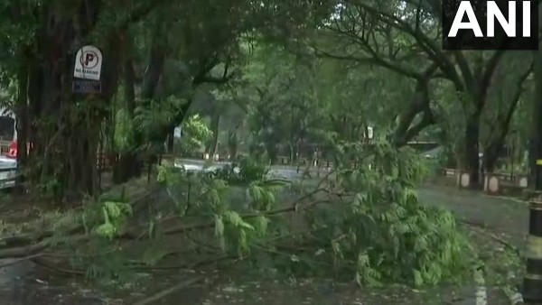 কোথায় অবস্থান করছে সুপার সাইক্লোন তাউকটে