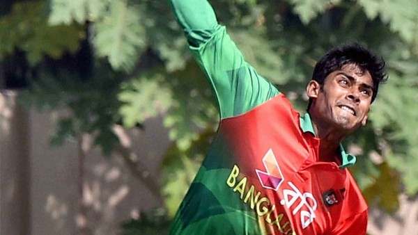তৃতীয় বাংলাদেশী বোলার হিসেবে নজির