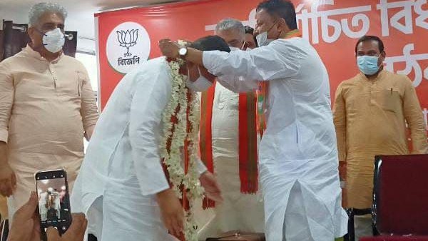 মাত্র ২২ জনের সমর্থনে বিরোধী দলনেতা শুভেন্দু