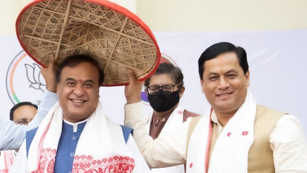 নব্বইয়ের দশকে প্রথম মূল ধারার রাজনীতিতে প্রবেশ