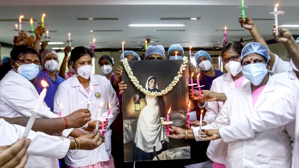 গোটা বিশ্বজুড়ে পালিত হচ্ছে নার্স ডে