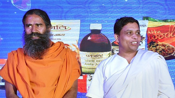 ভিডিও পোস্ট করে ওষুধ মাফিয়াদের চ্যালেঞ্জ ছুঁড়লেন রামদেব ভিডিও পোস্ট করে ওষুধ মাফিয়াদের চ্যালেঞ্জ ছুঁড়লেন রামদেব