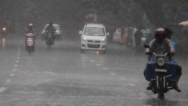 নিম্নচাপ অক্ষরেখার জেরে বৃষ্টি