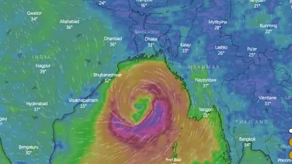 রেল লাইনে জল