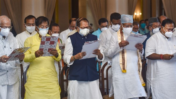 শিক্ষামন্ত্রীর পদে ফেরানো হয়েছে ব্রাত্য বসুকে