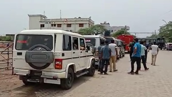 পরিদর্শণে অভিষেক